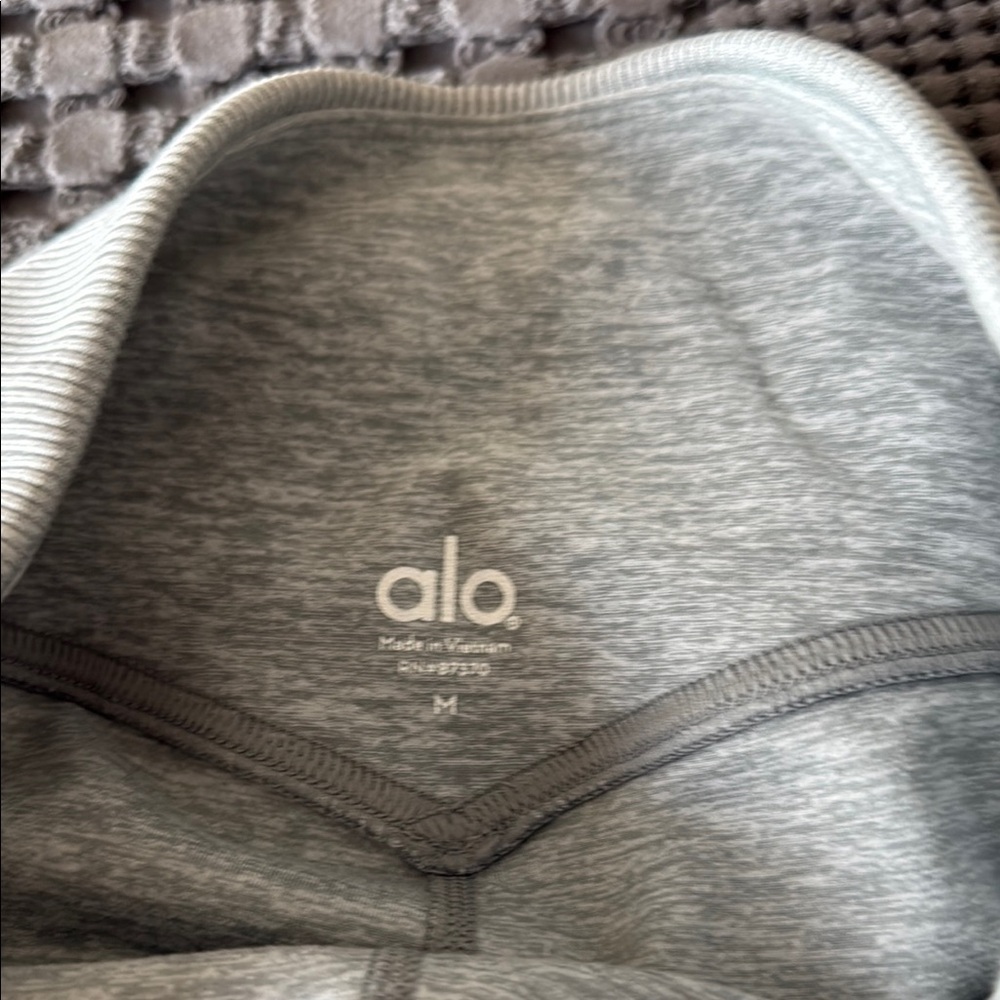 Alo shorts - Picture 3 of 4